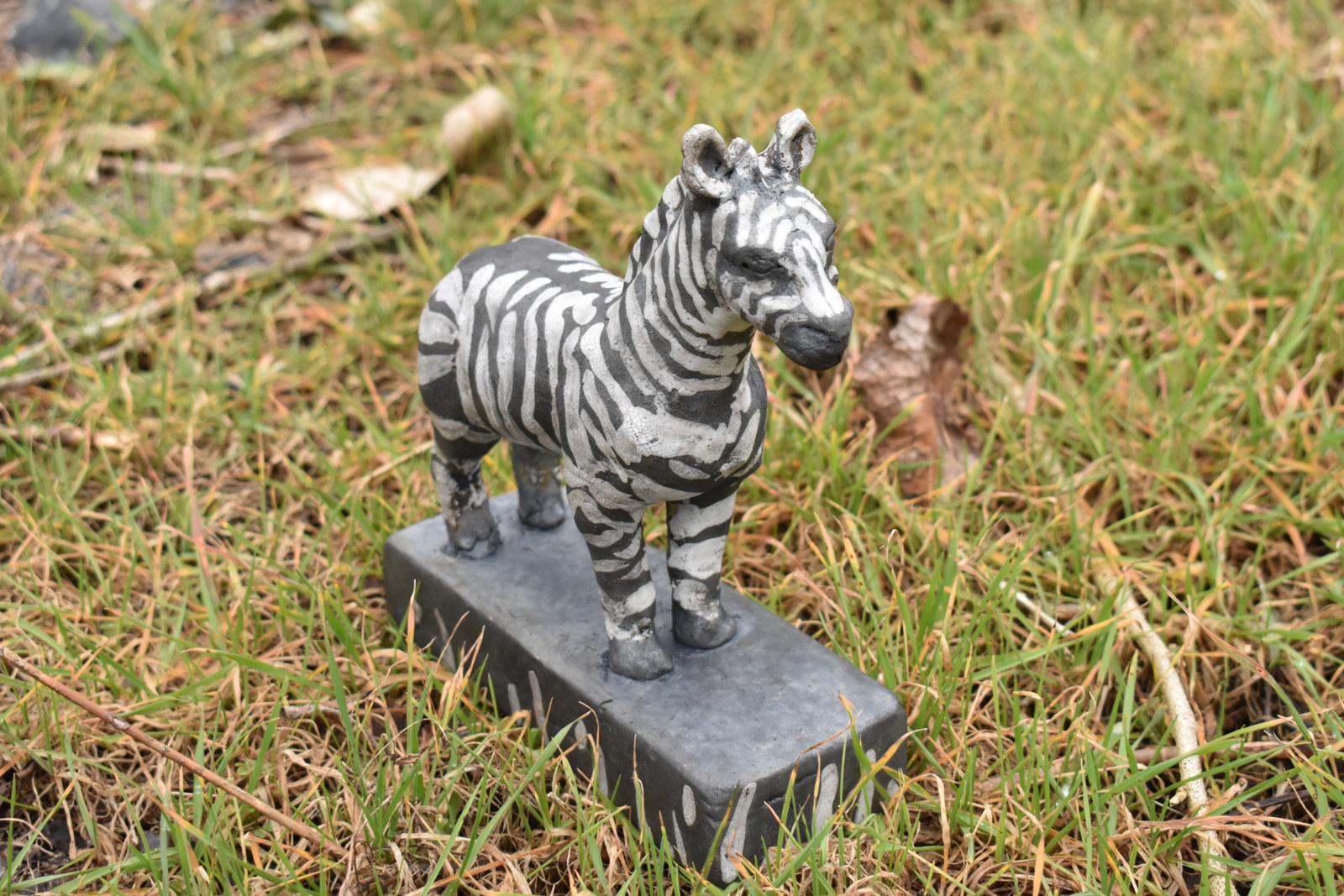 Raku zebra s podstavcem - Obrázek 2